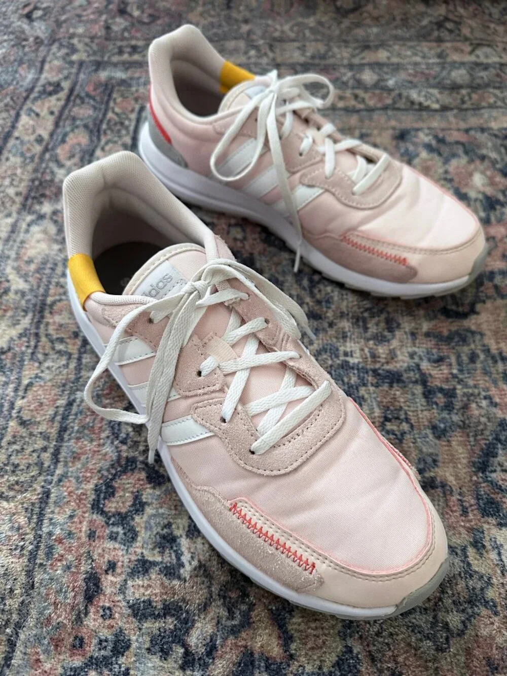 Adidas Womens Retrorun Sneakers - Pink Tint/Cloud White - Size 8.5